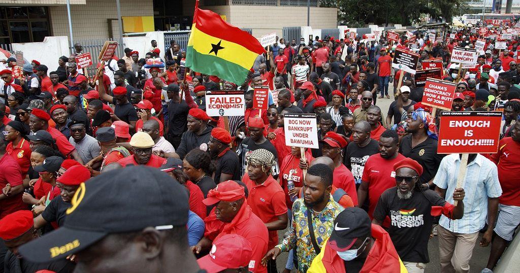 OVER 1000 GHANAIANS PROTEST AGAINST SALE OF SSNIT HOTELS